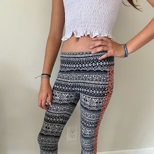 BLACK & WHITE PATTERNED LEGGINGS